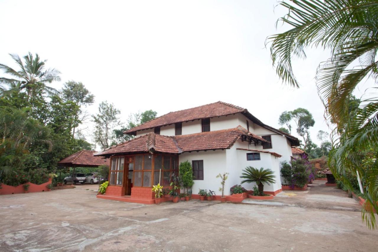 Sardar Bahadur'S Heritage Bungalow Estate Stay Napoklu 外观 照片