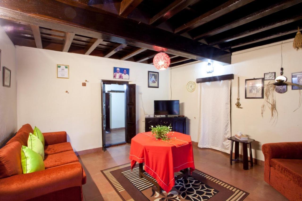 Sardar Bahadur'S Heritage Bungalow Estate Stay Napoklu 外观 照片