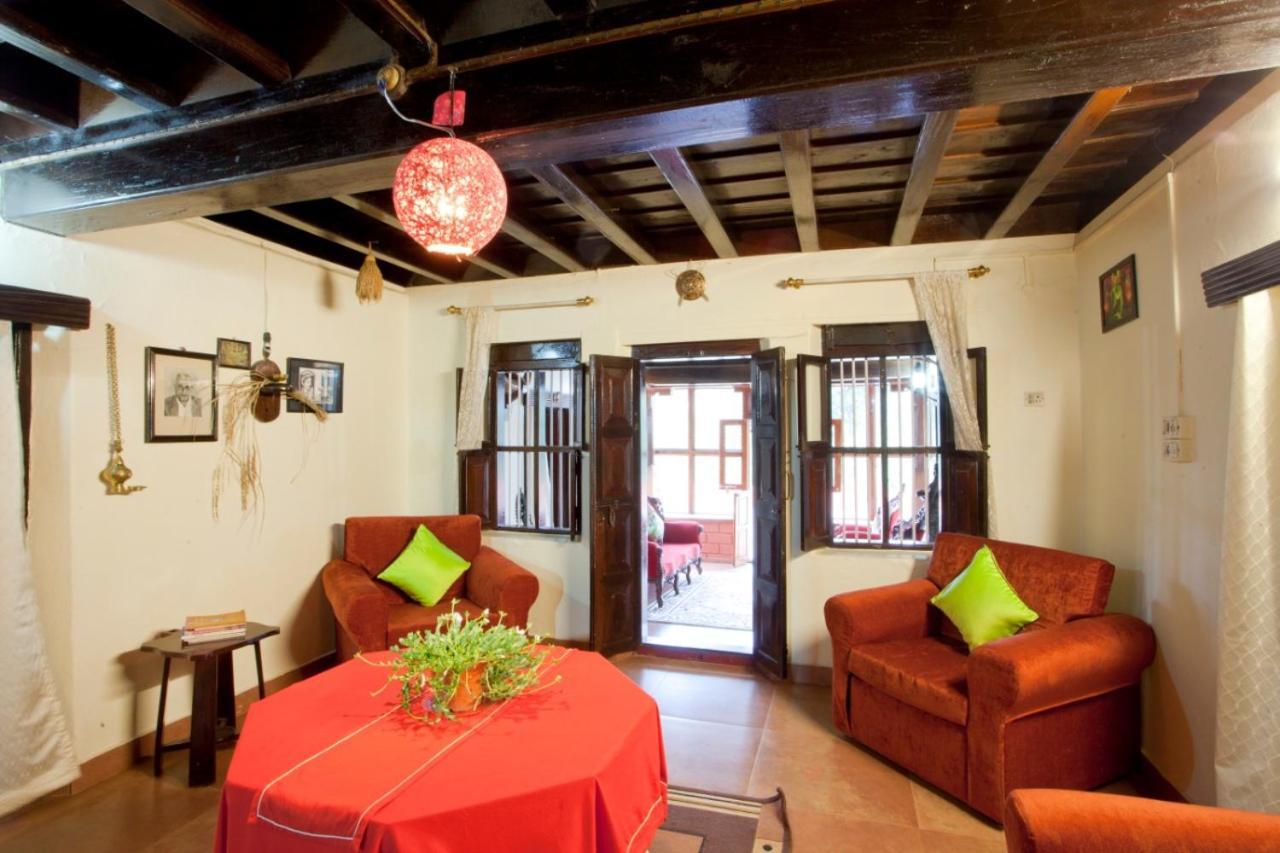 Sardar Bahadur'S Heritage Bungalow Estate Stay Napoklu 外观 照片