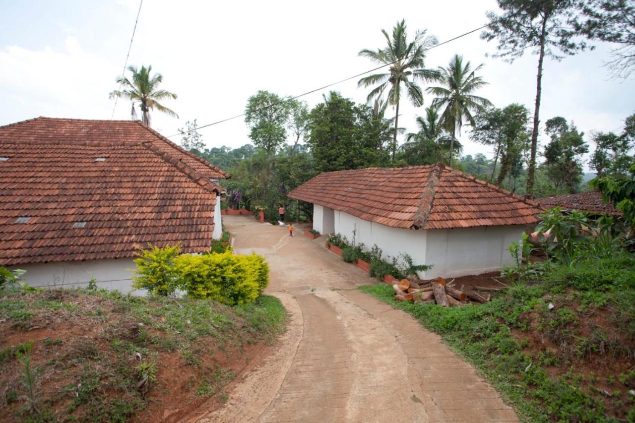Sardar Bahadur'S Heritage Bungalow Estate Stay Napoklu 外观 照片
