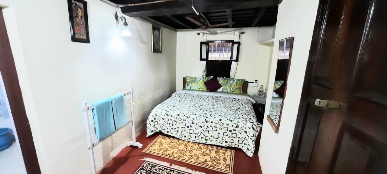 Sardar Bahadur'S Heritage Bungalow Estate Stay Napoklu 外观 照片