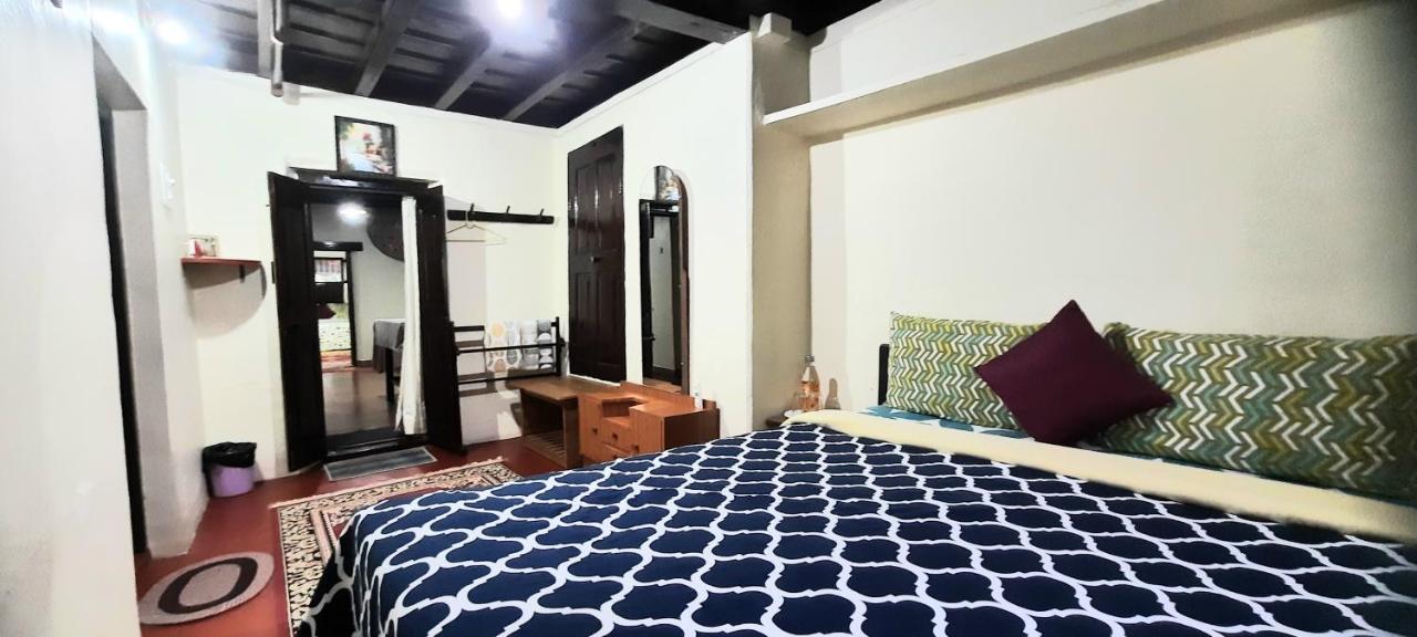 Sardar Bahadur'S Heritage Bungalow Estate Stay Napoklu 外观 照片