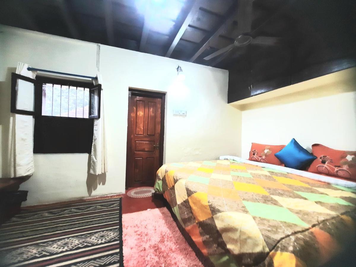 Sardar Bahadur'S Heritage Bungalow Estate Stay Napoklu 外观 照片