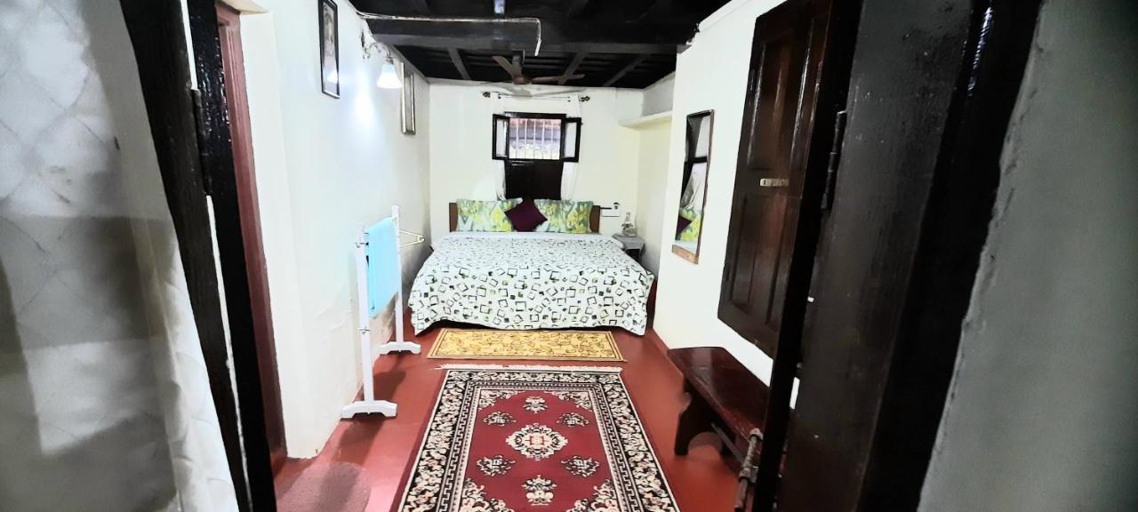 Sardar Bahadur'S Heritage Bungalow Estate Stay Napoklu 外观 照片